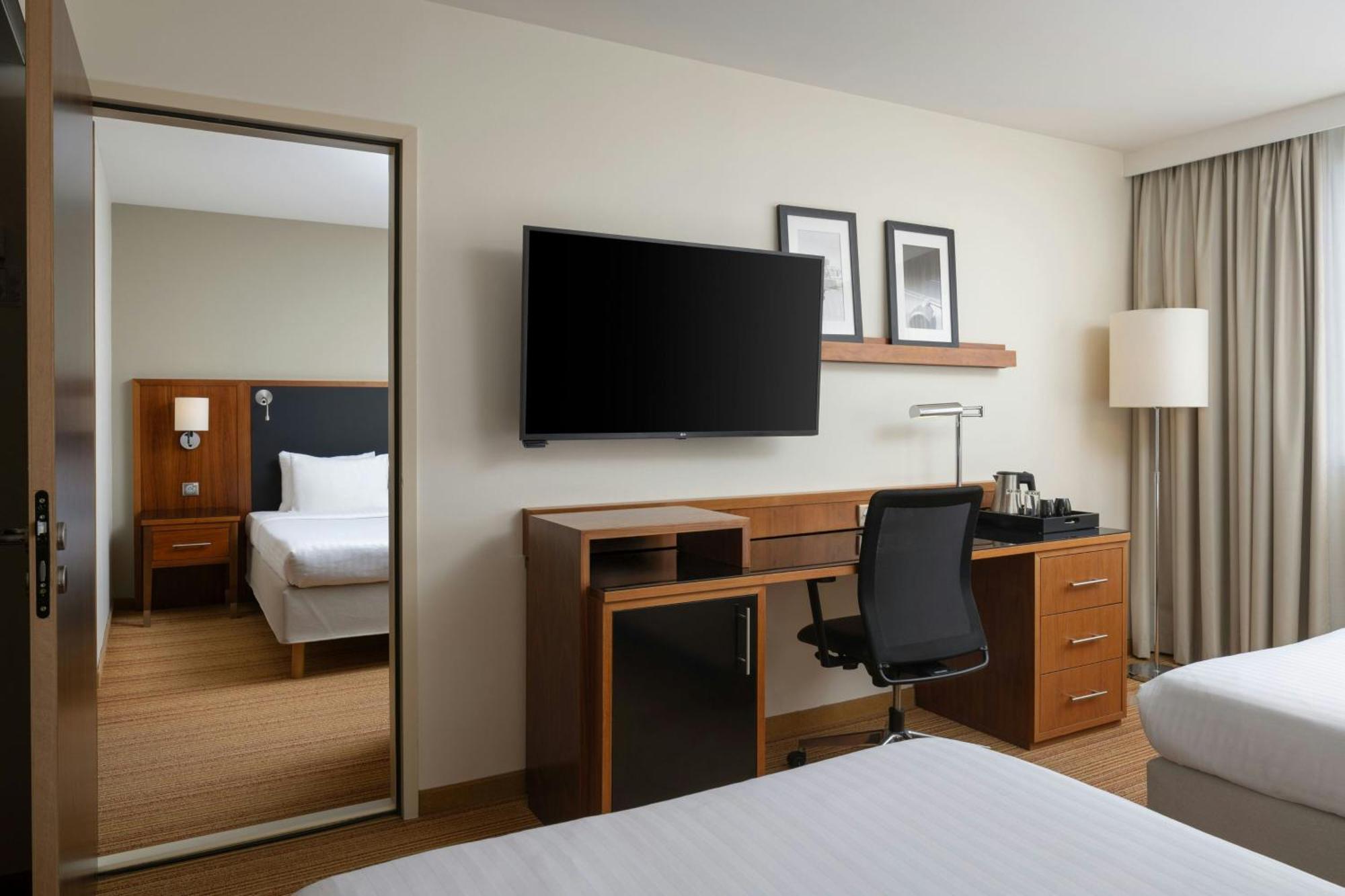 מלון Courtyard By Marriott Toulouse Airport מראה חיצוני תמונה