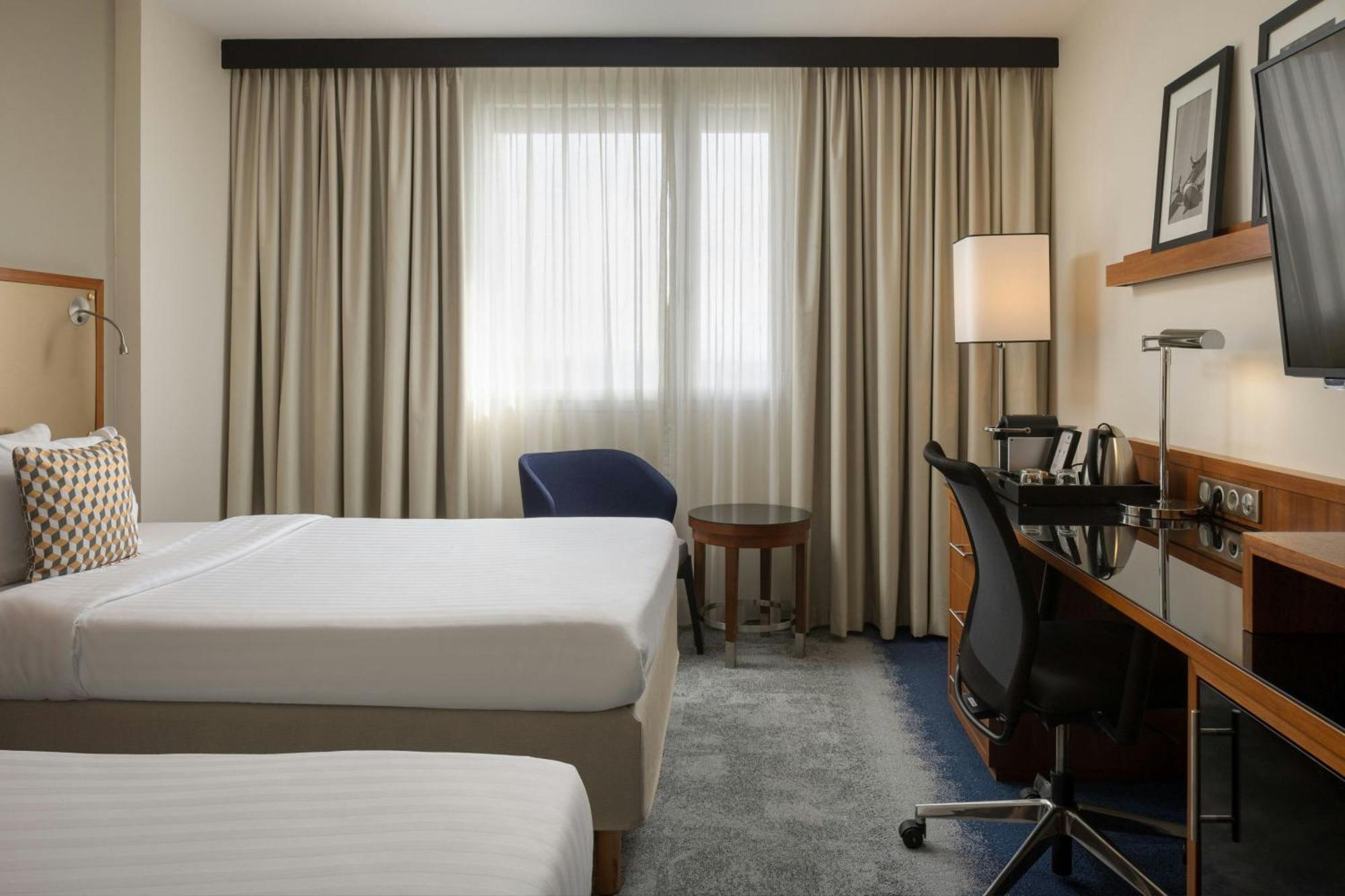 מלון Courtyard By Marriott Toulouse Airport מראה חיצוני תמונה