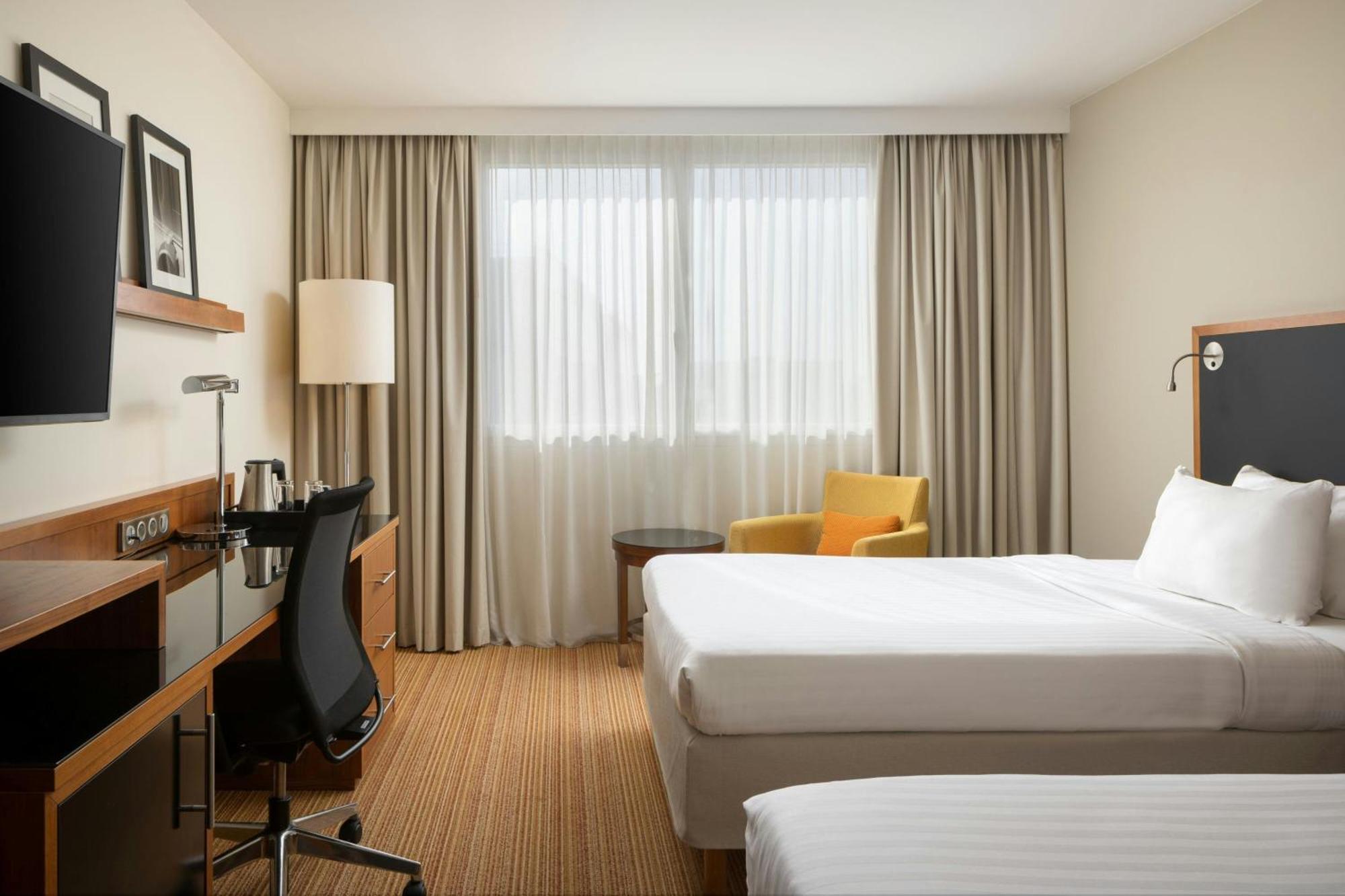 מלון Courtyard By Marriott Toulouse Airport מראה חיצוני תמונה
